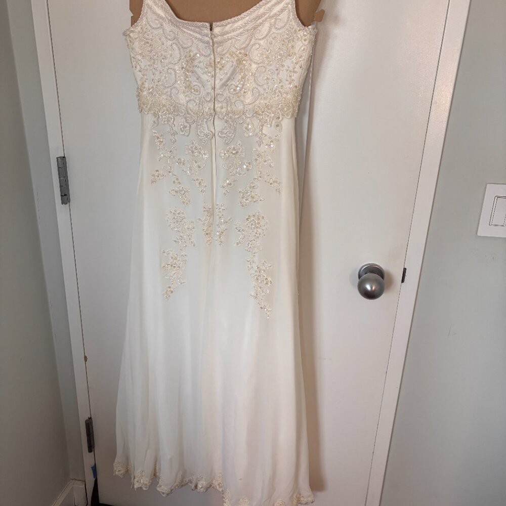 Vintage Oleg Cassini Wedding Gown (10) + train, tiara - Picture 6 of 16